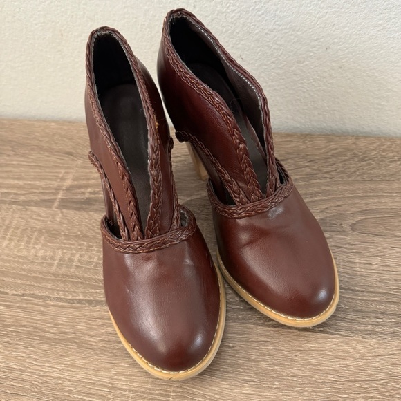 Brown Braided Faux Leather Block Heel Ankle Booties, Size 37 - Picture 4 of 6